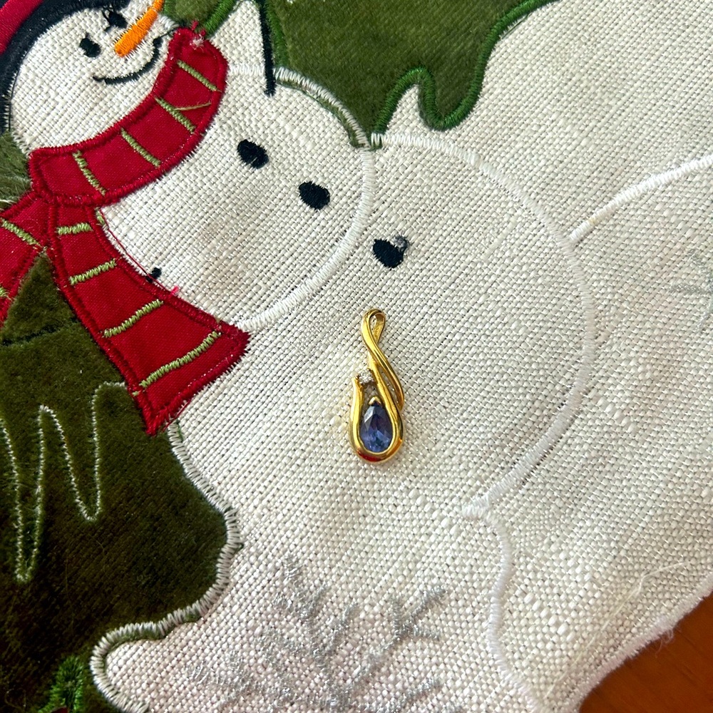 Tanzanite and diamond pendant set in 14KT gold